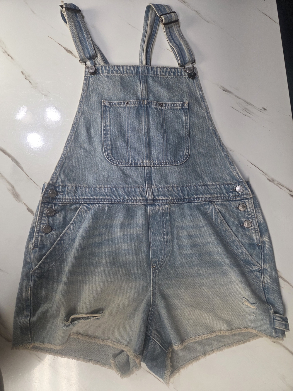 Arizona Jean Co Women’s L Distressed Denim Short Overalls Light Wash